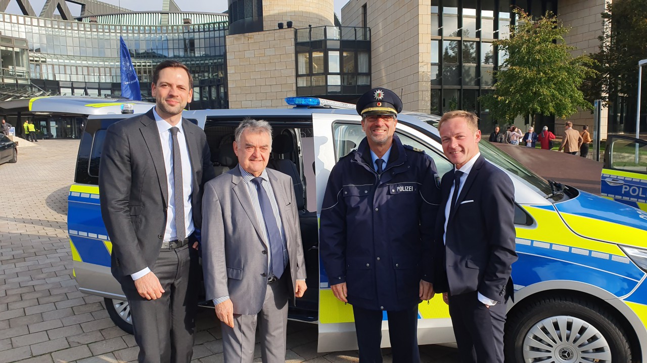 32 neue Streifenwagen für die Polizei Paderborn Daniel Sieveke